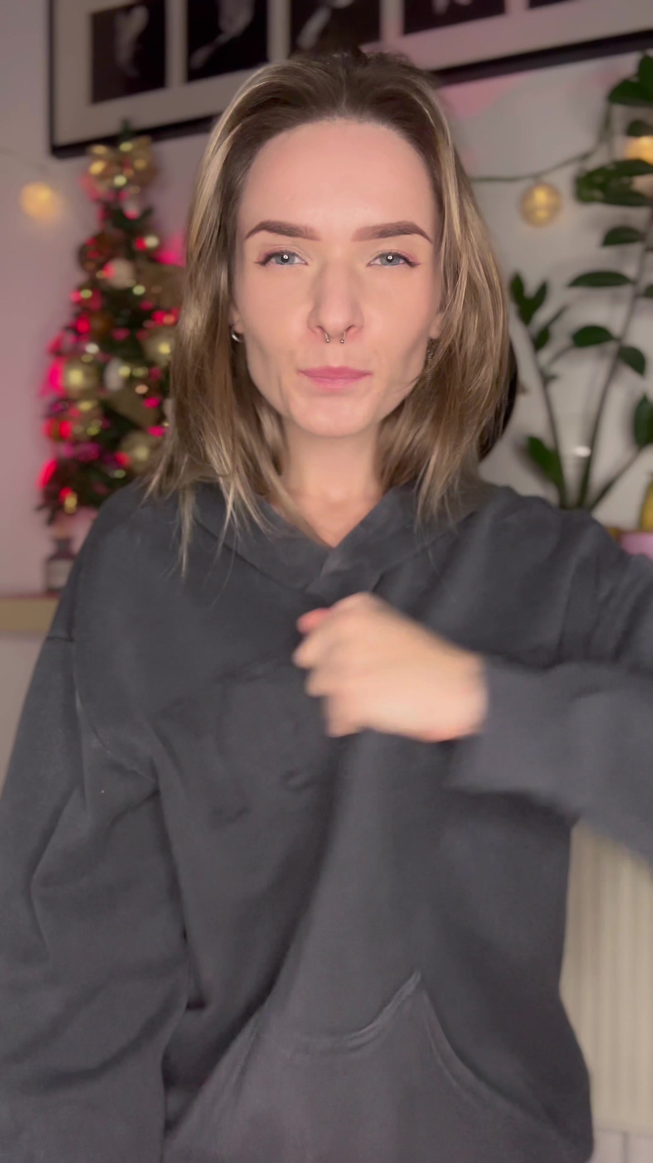 Devil_mary Showing Boobs and Small Tits Naked sex