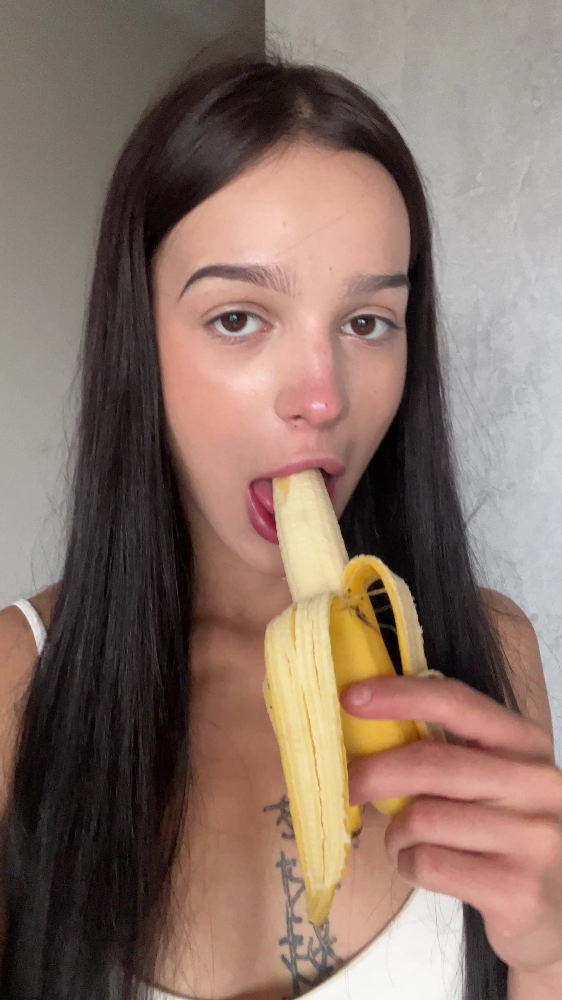 Scarlett_Drake Food Porn and Brunette Solo Teen 1