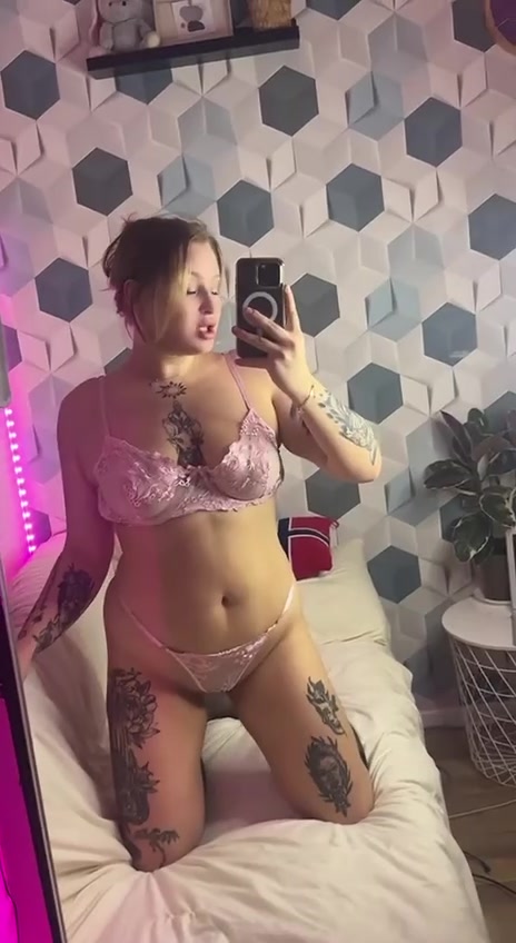 Dari_love_sun Teasing and Solo Tattoo Porn gratis