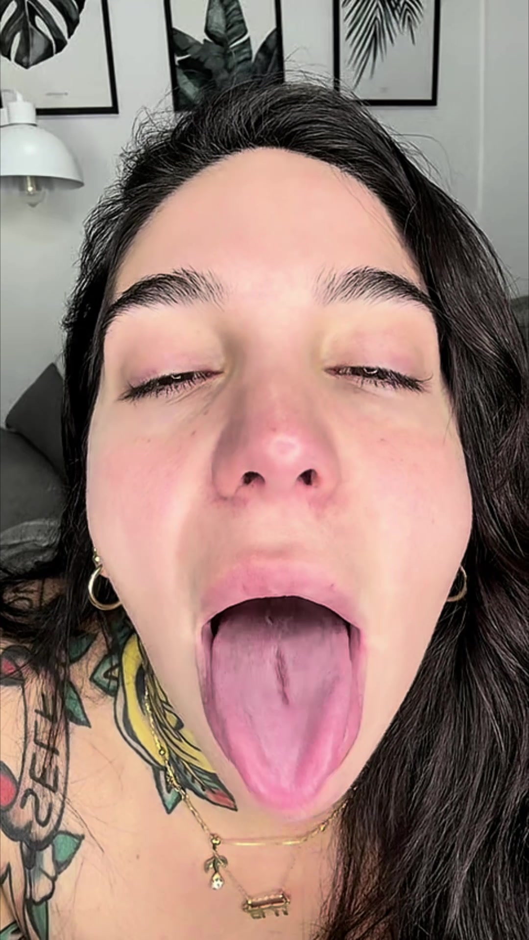 LucianaMilessi Sextoy in the mouth film video sex