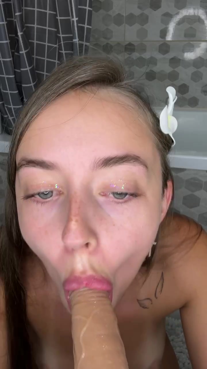 Kristii Sextoy in the mouth and Brunette Naked