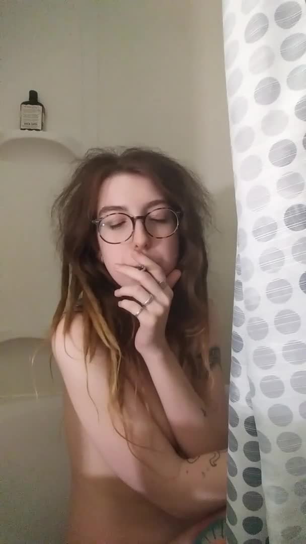 Porno xxx Smoking Girl and Naked Brunette Amateur