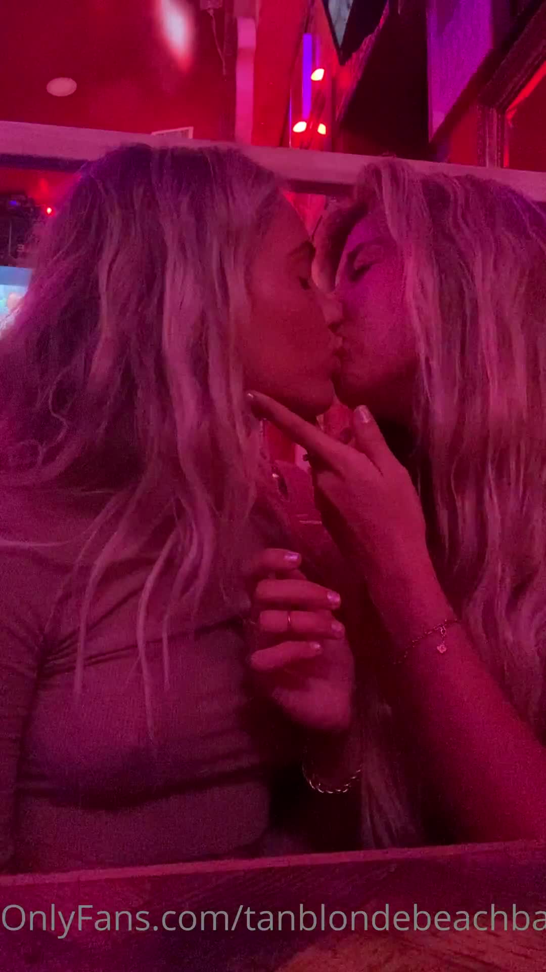 Beachcutie French Kiss and Blonde Leaked xxx hd