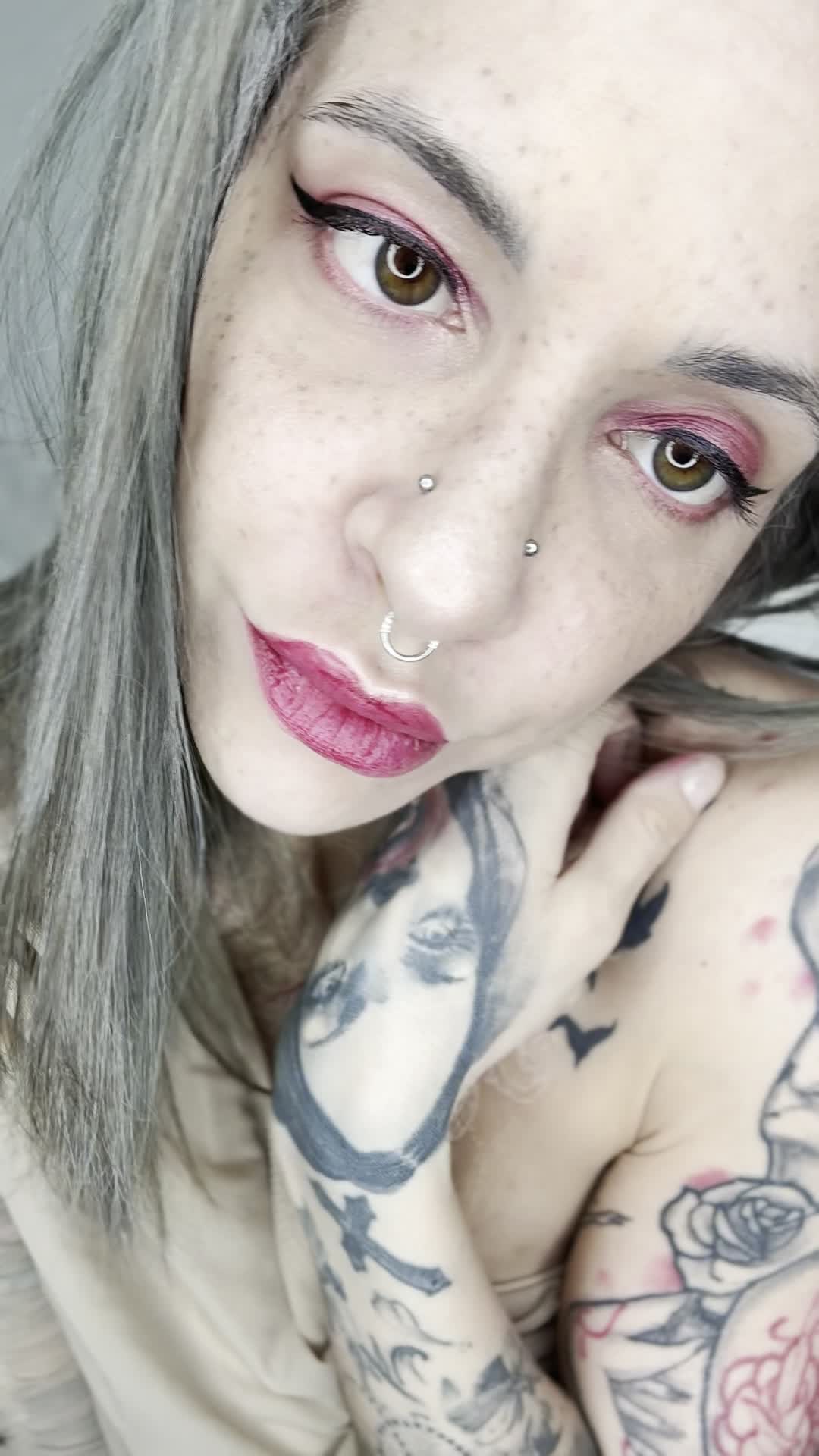 Vanpp Finger in Mouth and Tattoo Piercing MILF hd