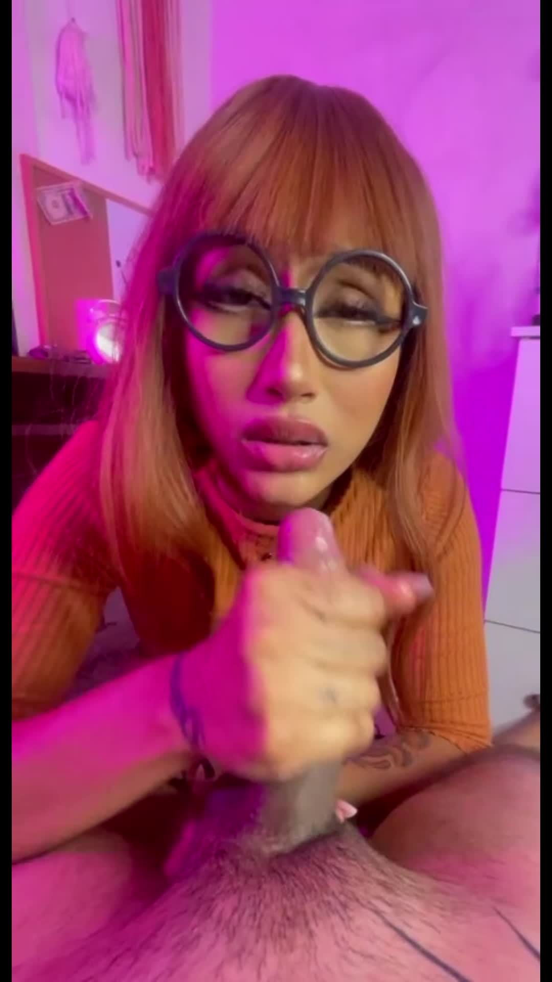 Elissecinnamon Cumshot and POV CFNM Glasses clips